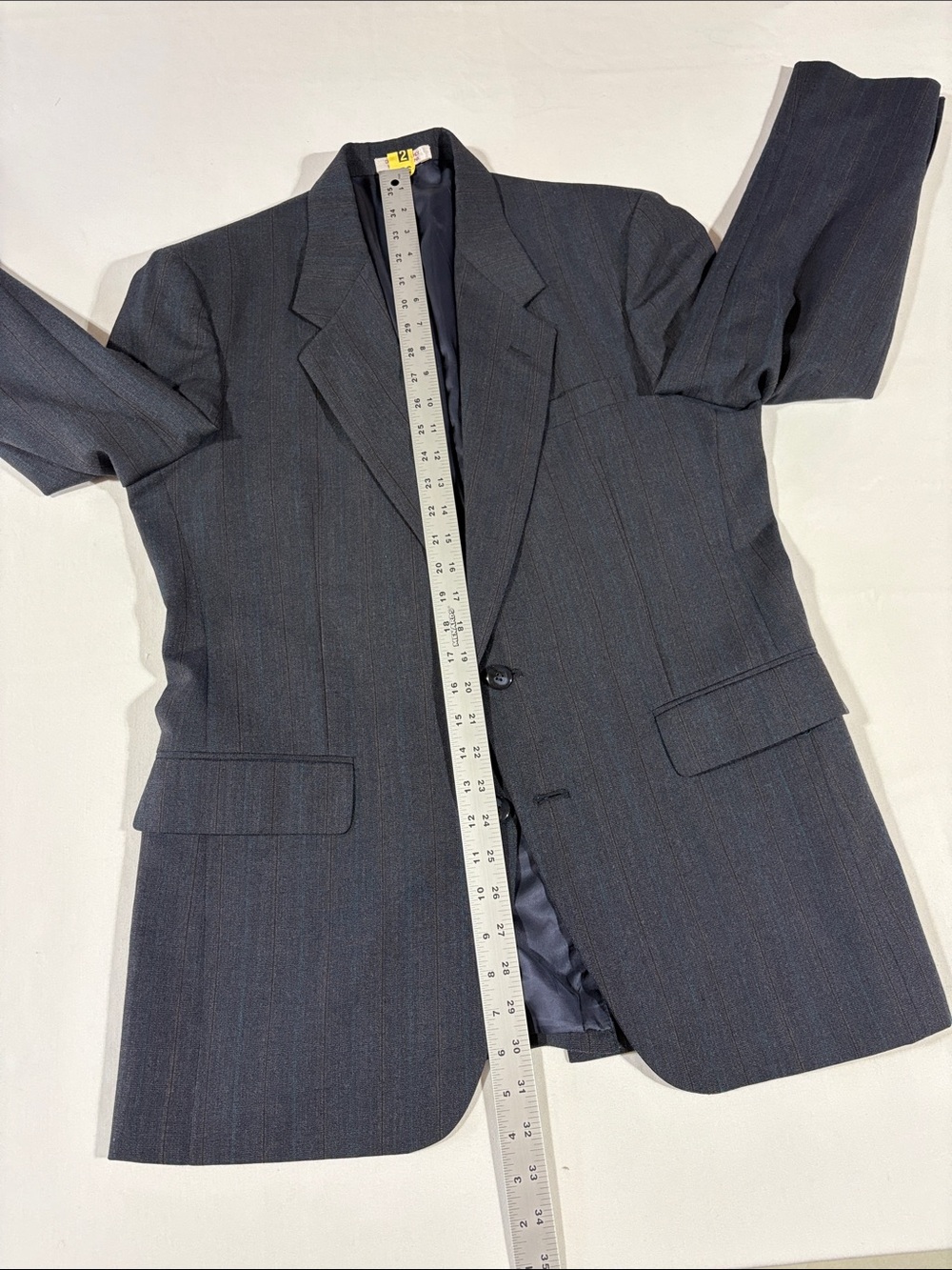 Classic Men's Dark Gray Two-Piece striped Suit - Style 40R x 34” pants - Picture 15 of 15